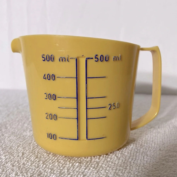 Vintage Crownware Harvest Gold Mustard  Yellow 2 Cup Measuring Cup - Picture 2 of 8
